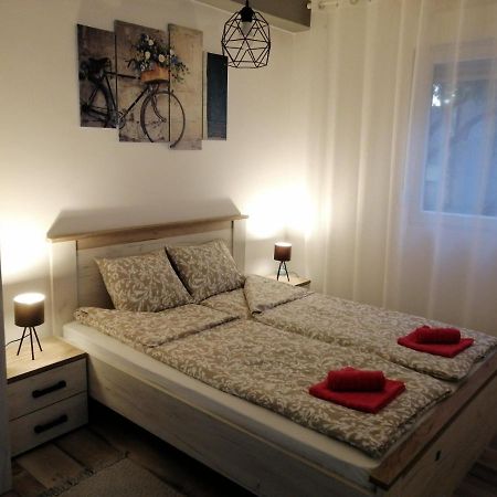Apartman Petres 솜보르 외부 사진