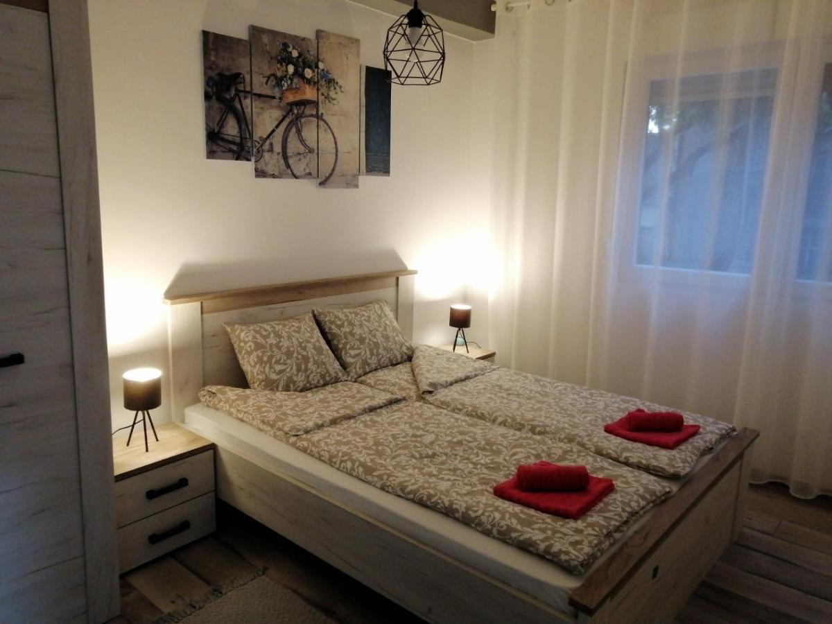 Apartman Petres 솜보르 외부 사진